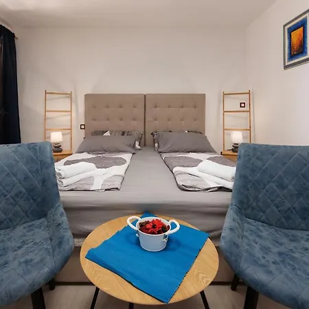 Miri Apartman