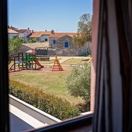 Miri Apartament *